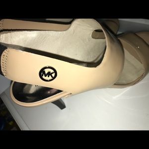 Size 7.5 Beige Michael Kors